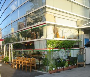 高知市文化プラザかるぽーとのイタリアレストラン.jpg